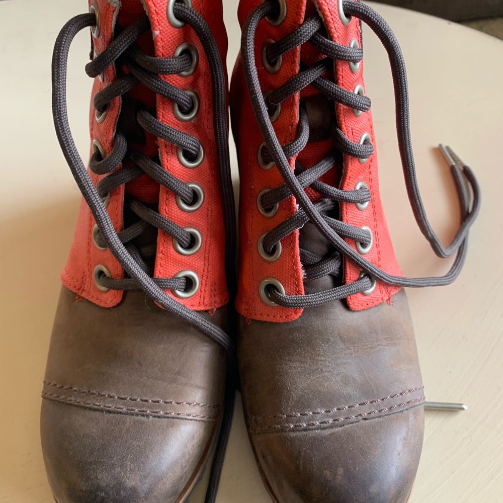 Sorel wedged bootie!